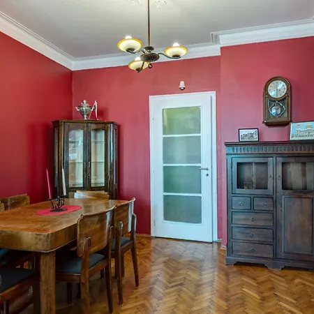 Apartment Old *